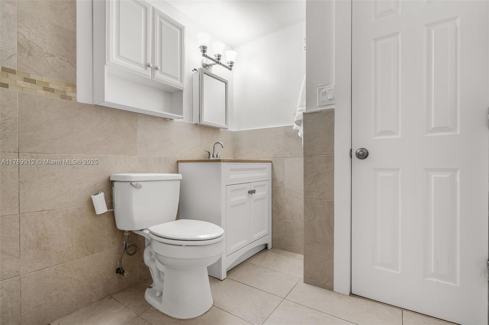 See details 5844 3 / 2 1168 sq. ft. $ 2025-12-04 0 Photo