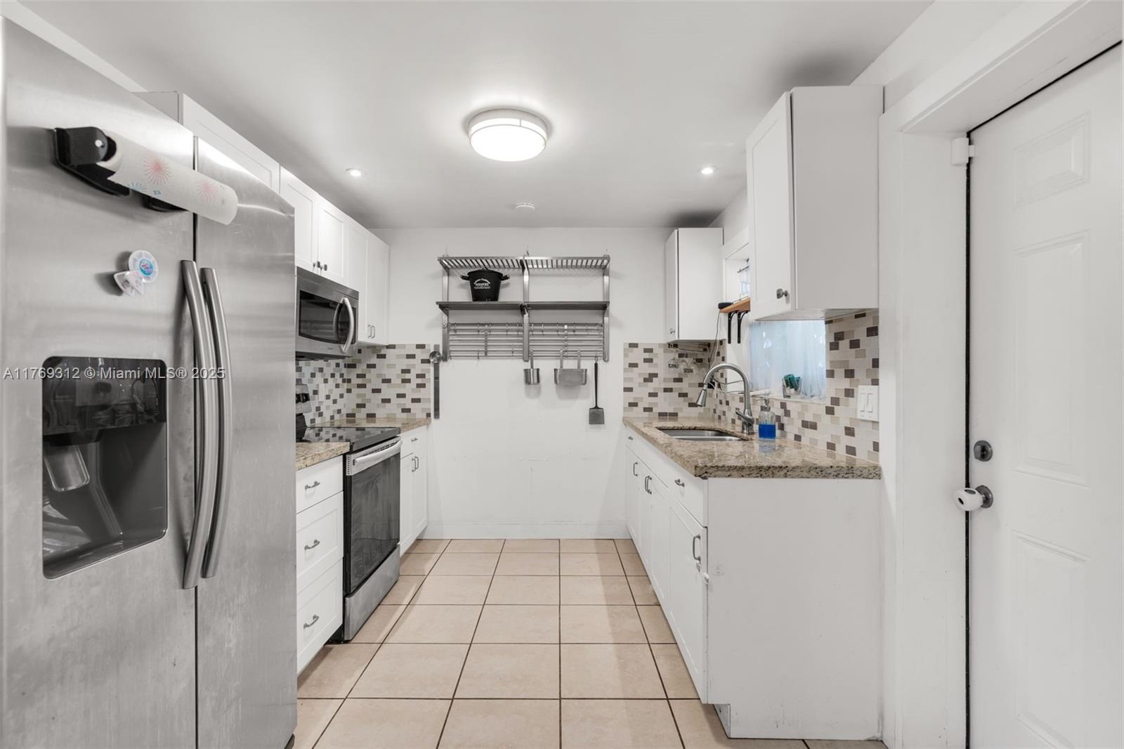 See details 5844 3 / 2 1168 sq. ft. $ 2025-12-04 0 Photo