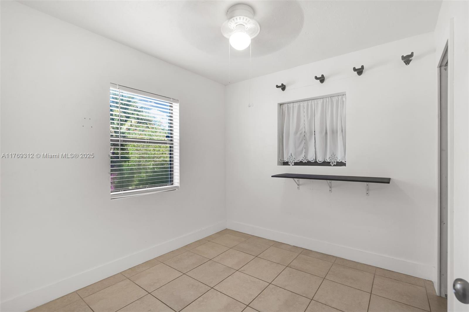 See details 5844 3 / 2 1168 sq. ft. $ 2025-12-04 0 Photo