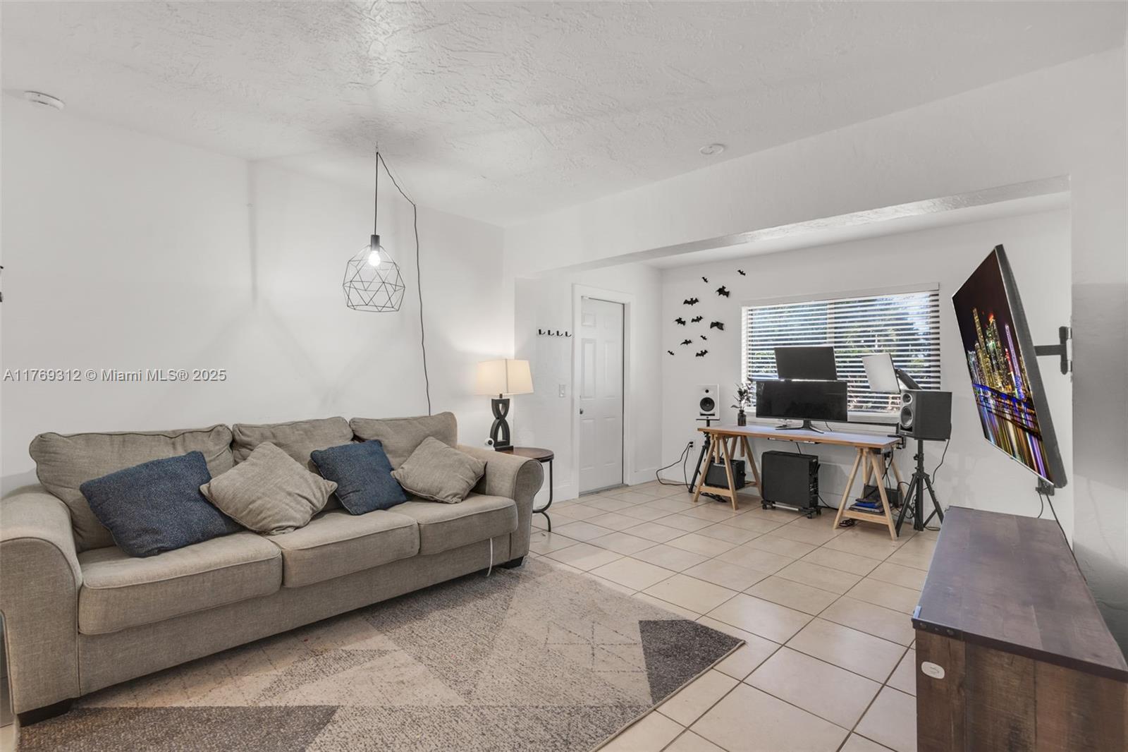 See details 5844 3 / 2 1168 sq. ft. $ 2025-12-04 0 Photo