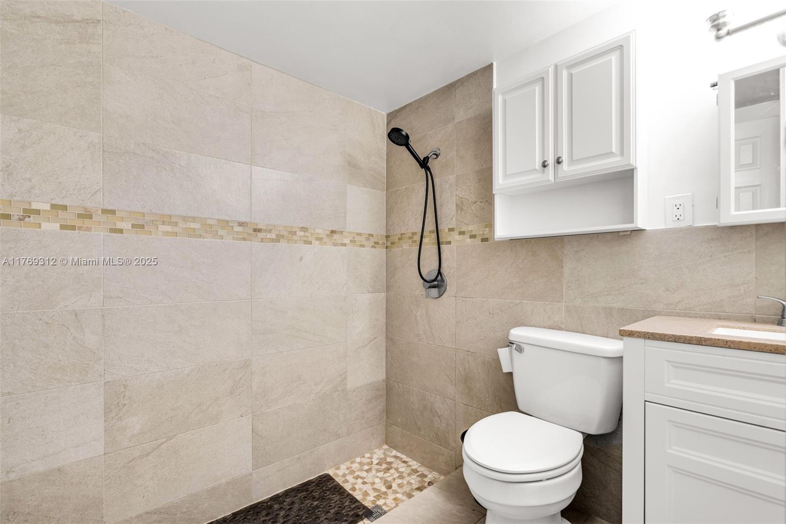 See details 5844 3 / 2 1168 sq. ft. $ 2025-12-04 0 Photo