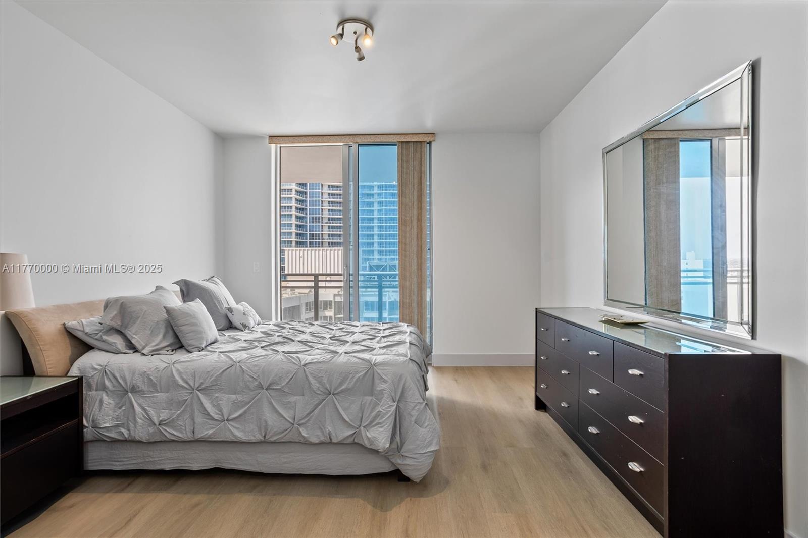 Photo of 3535 Ocean Dr  #1703, Hollywood, Florida, 33019 - 