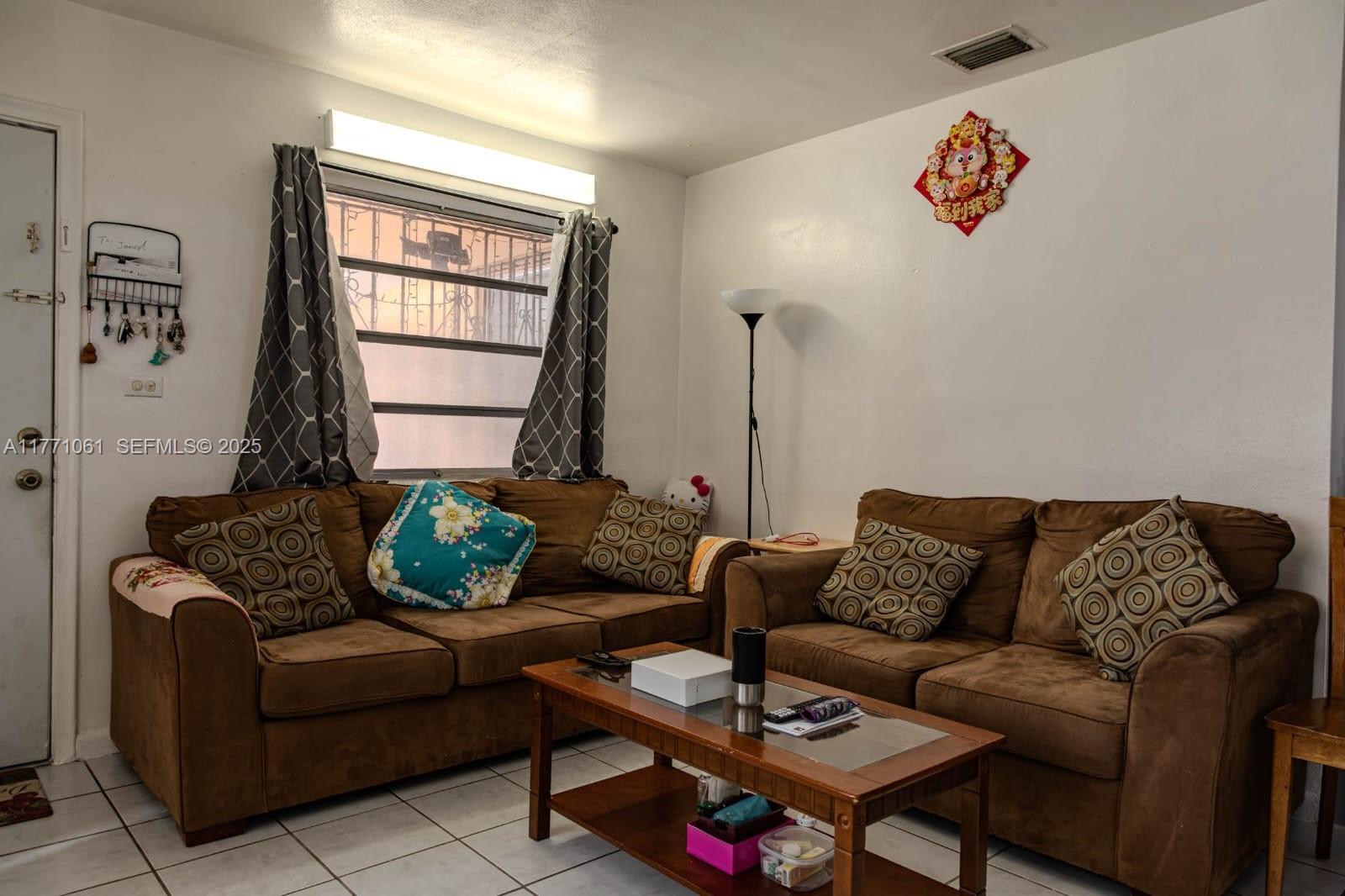   /  1701 sq. ft. $ 2025-10-22 0 Photo