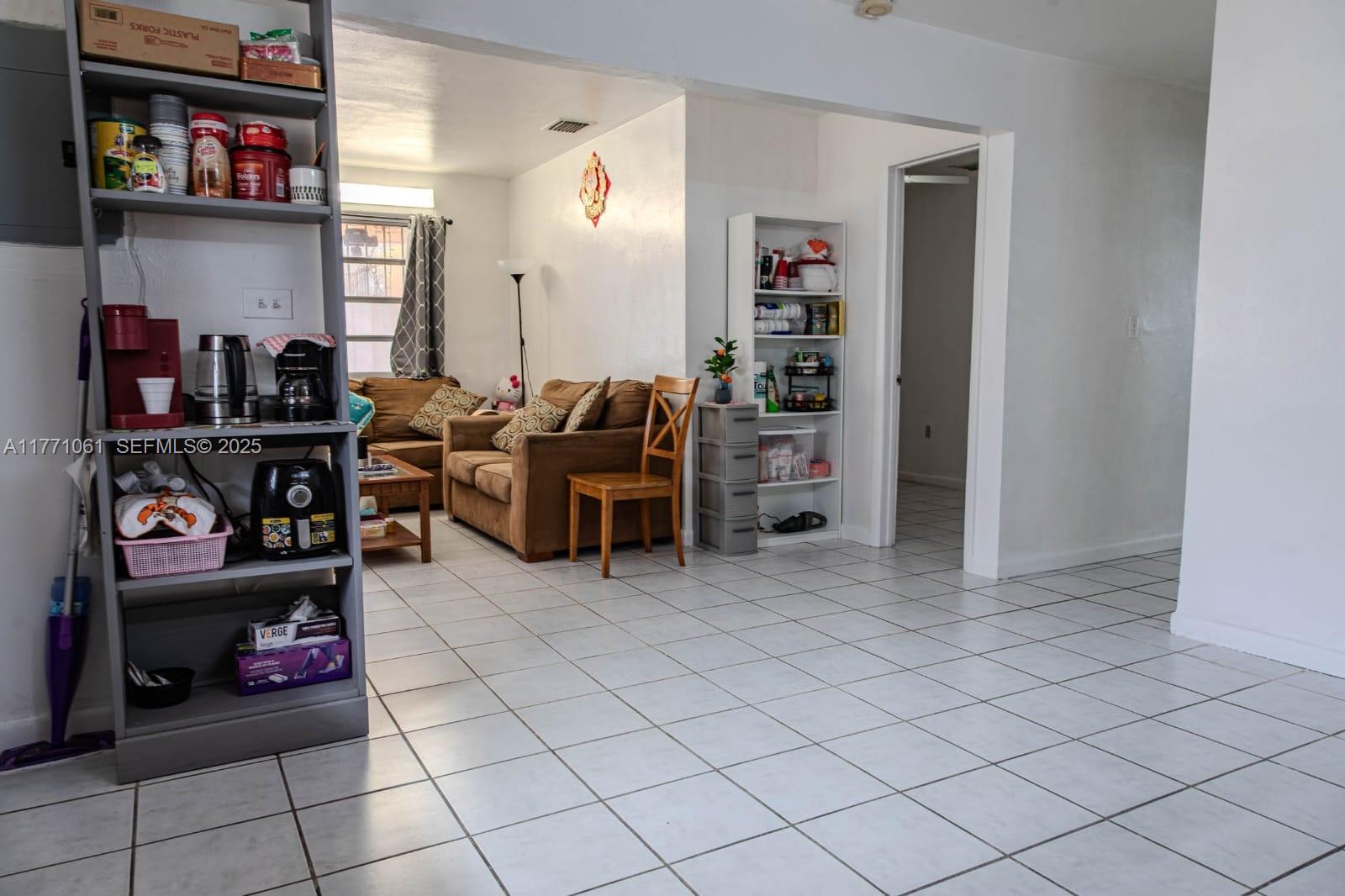   /  1701 sq. ft. $ 2025-10-22 0 Photo