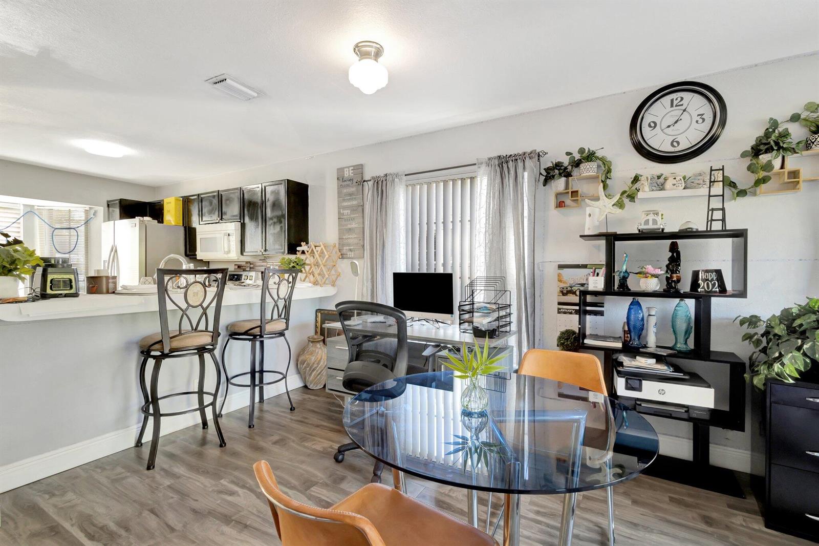 Ver detalles 87 3 / 1367 sq. ft. $ 2026-01-23 0 foto