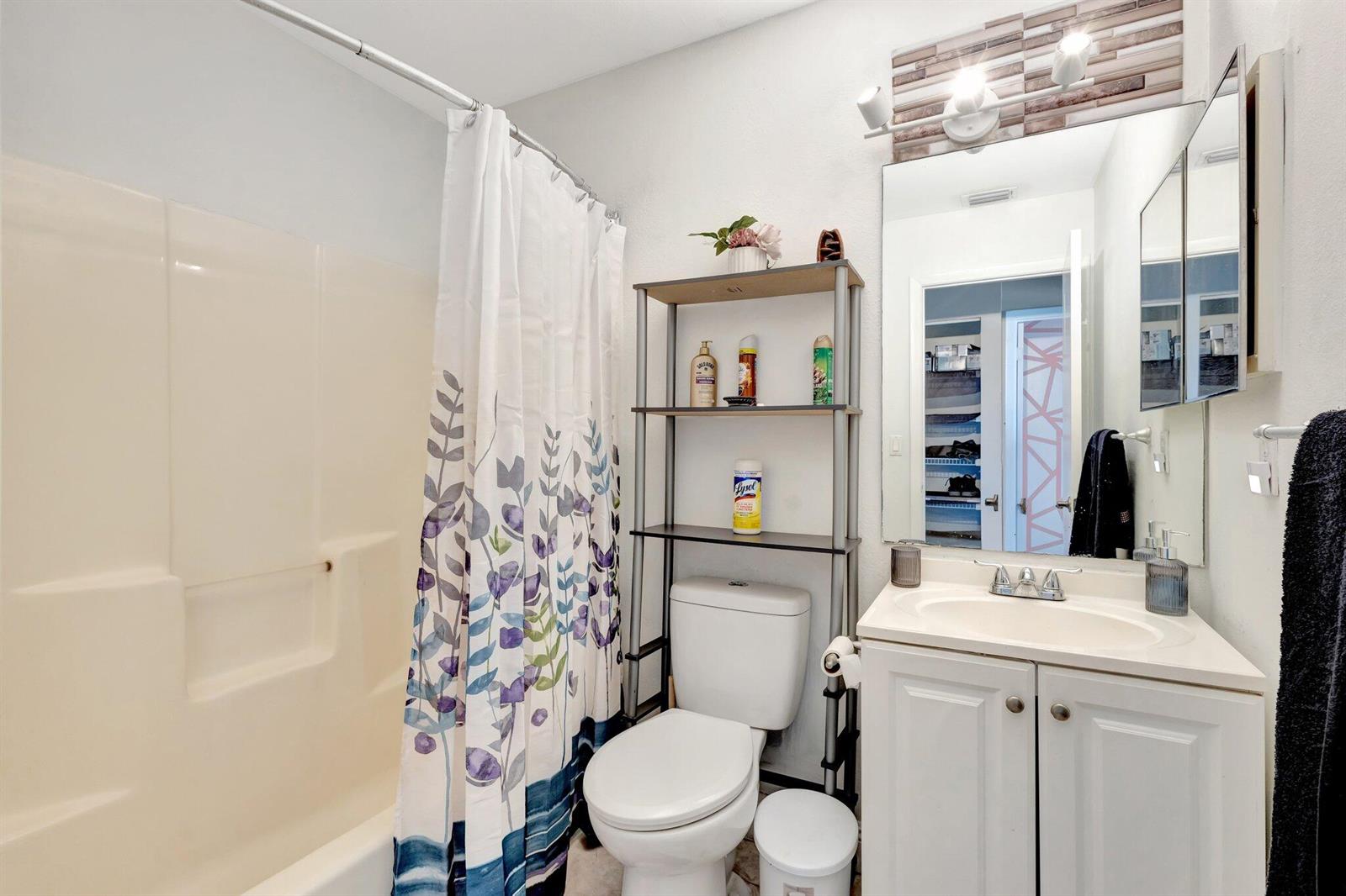Ver detalles 87 3 / 1367 sq. ft. $ 2026-01-23 0 foto