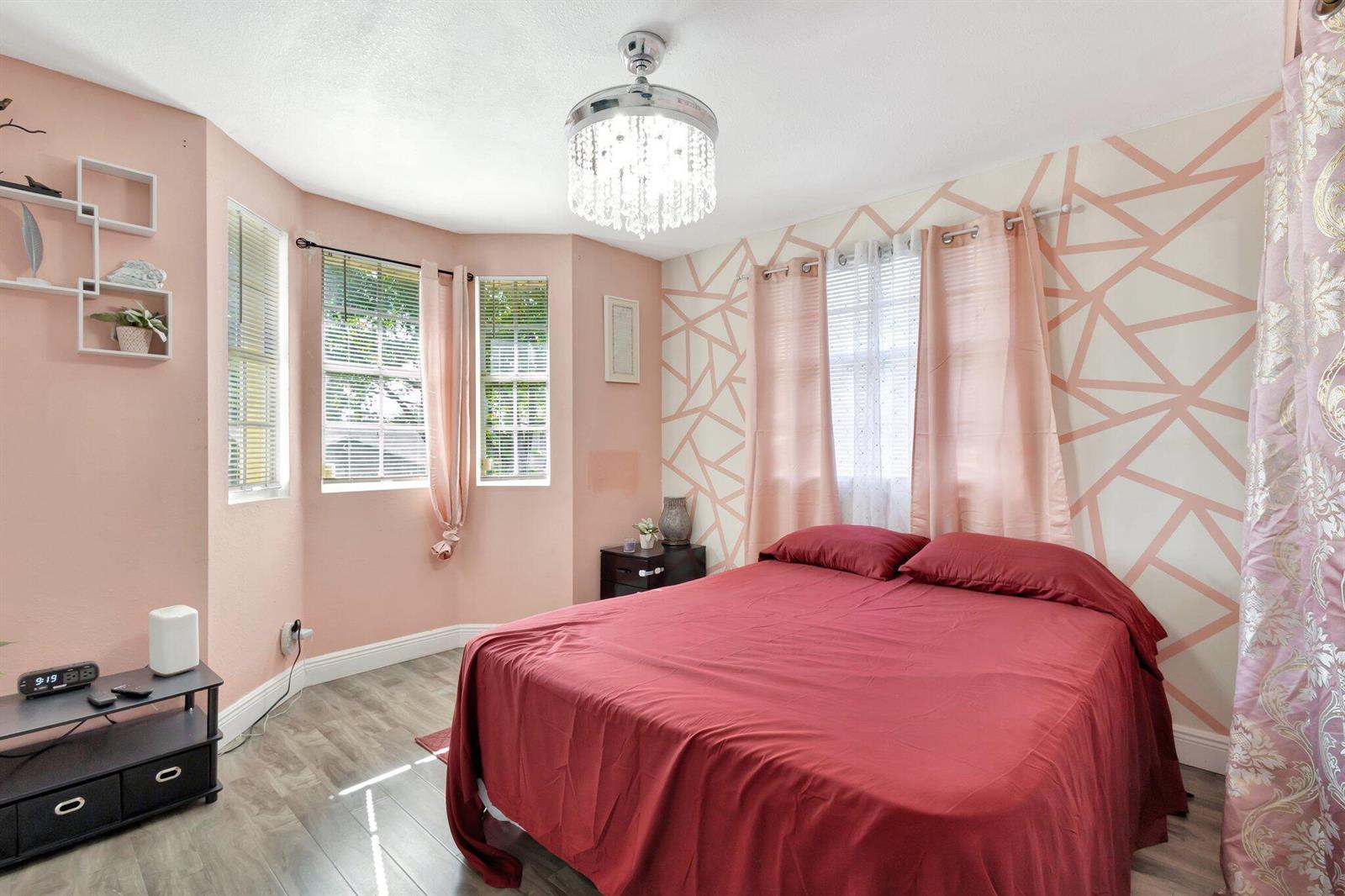 Ver detalles 87 3 / 1367 sq. ft. $ 2026-01-23 0 foto