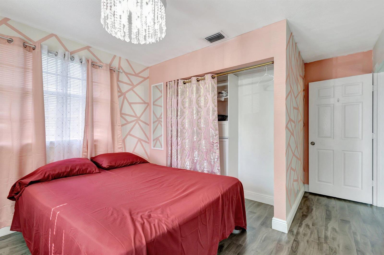 Ver detalles 87 3 / 1367 sq. ft. $ 2026-01-23 0 foto