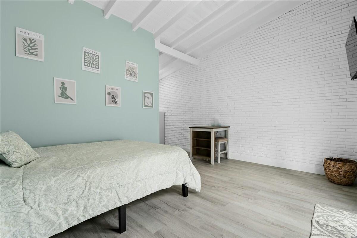   / 4 2208 sq. ft. $ 2026-02-05 0 foto