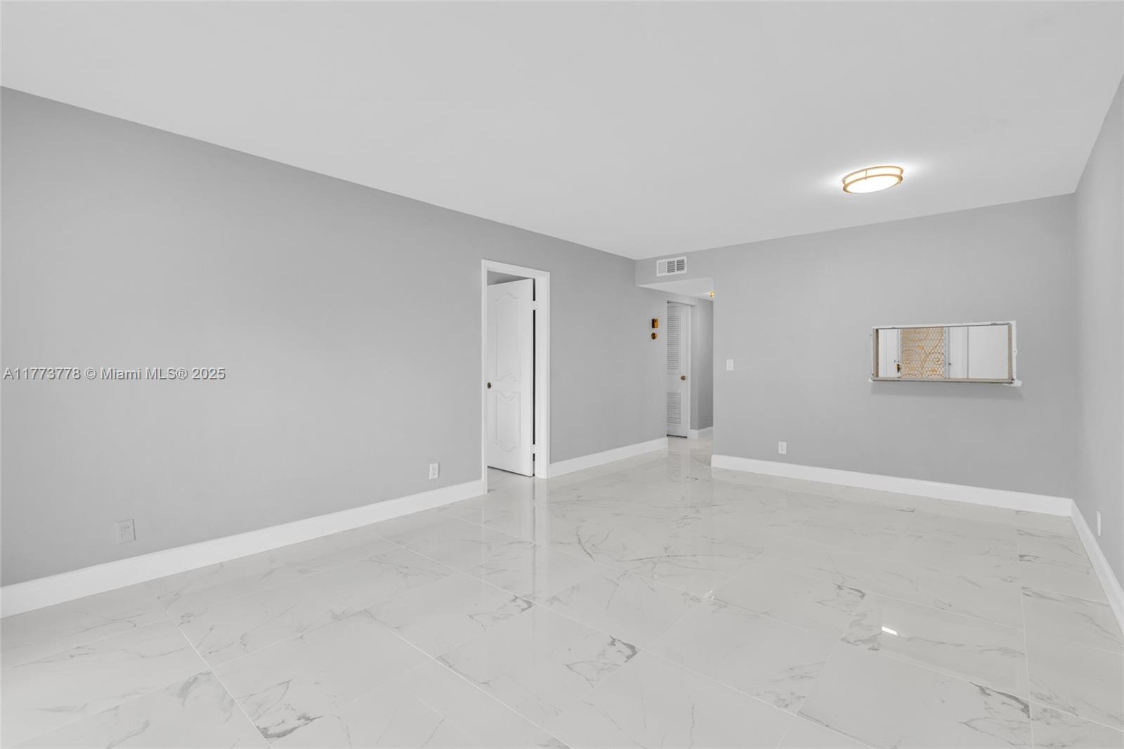 See details 204 1 / 2 672 sq. ft. $ 2025-07-30 0 Photo