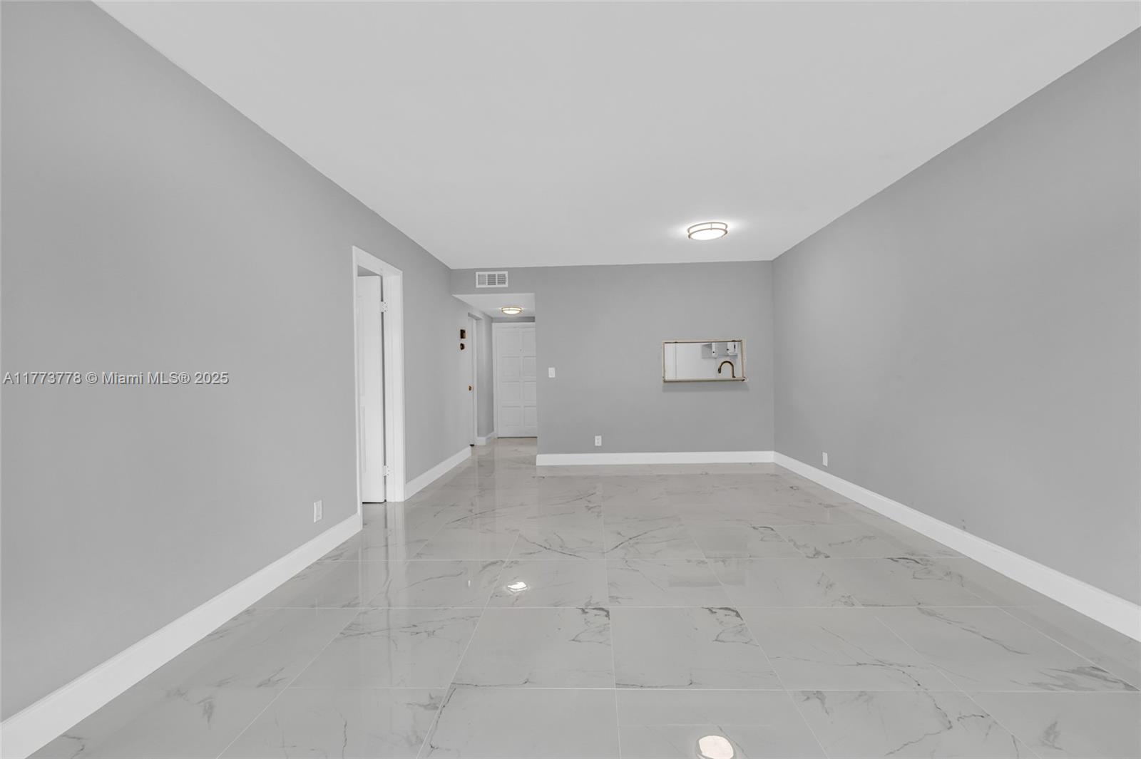See details 204 1 / 2 672 sq. ft. $ 2025-07-30 0 Photo
