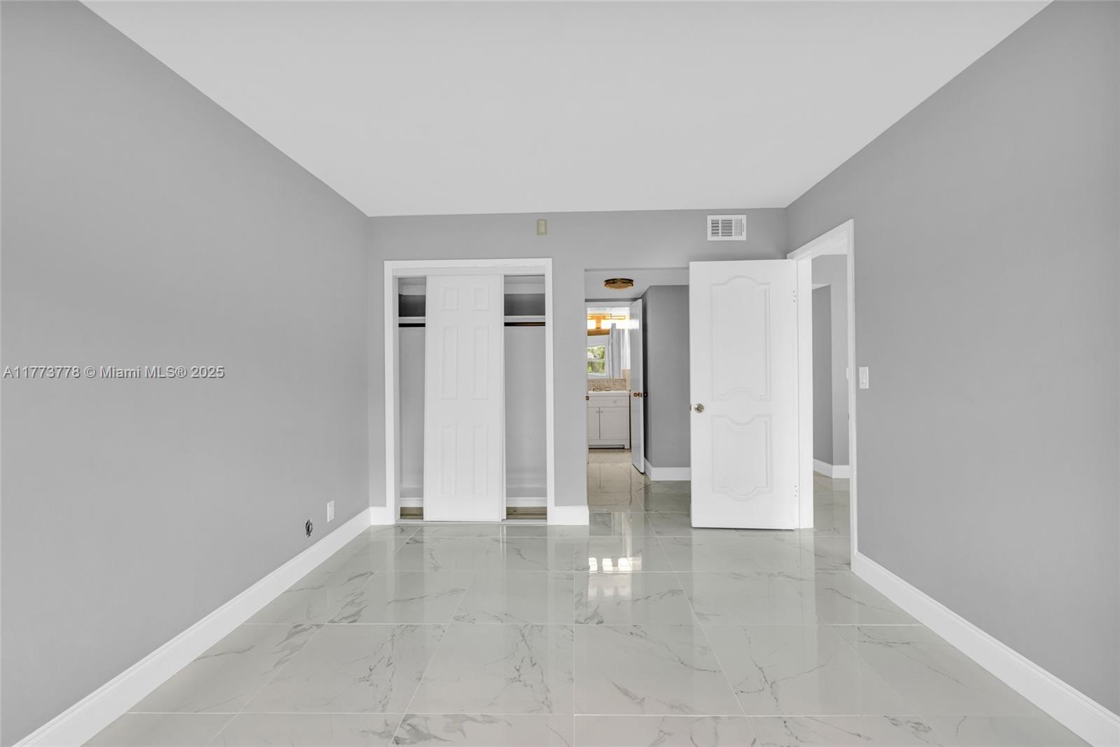See details 204 1 / 2 672 sq. ft. $ 2025-07-30 0 Photo