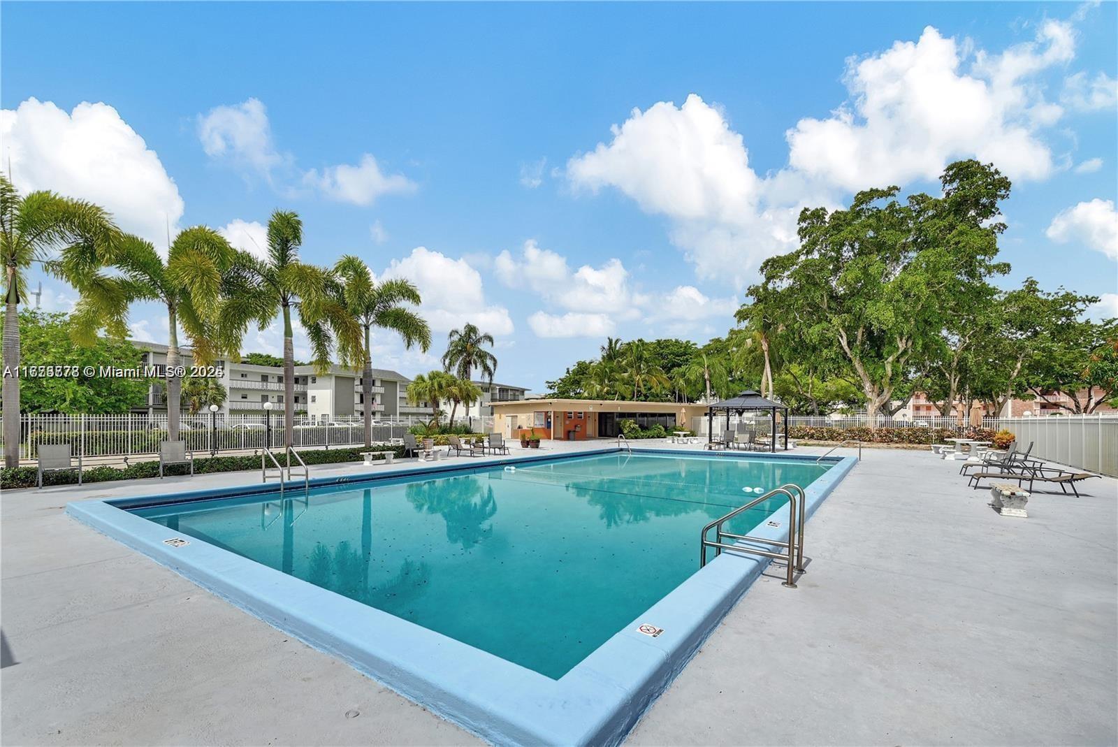 See details 204 1 / 2 672 sq. ft. $ 2025-07-30 0 Photo