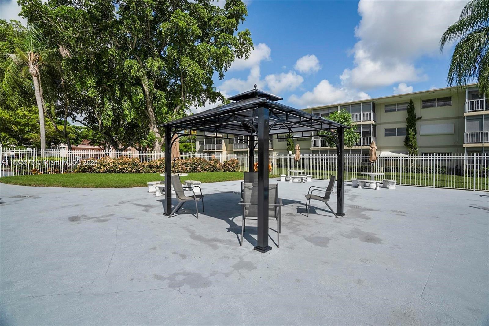 See details 204 1 / 2 672 sq. ft. $ 2025-07-30 0 Photo