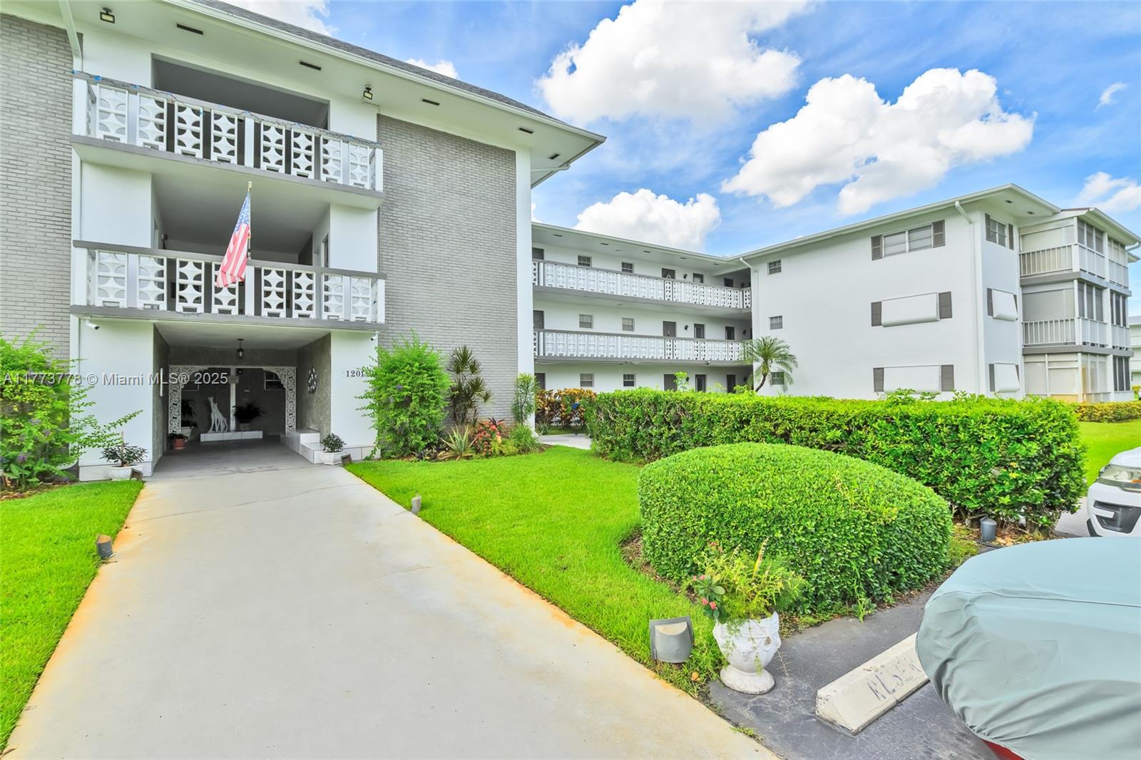 See details 204 1 / 2 672 sq. ft. $ 2025-07-30 0 Photo