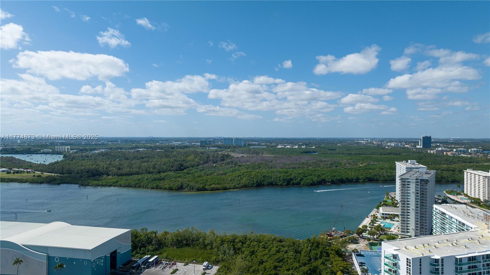 1004 2 / 3 1571 кв.футов $ 2025-10-22 0 Фото