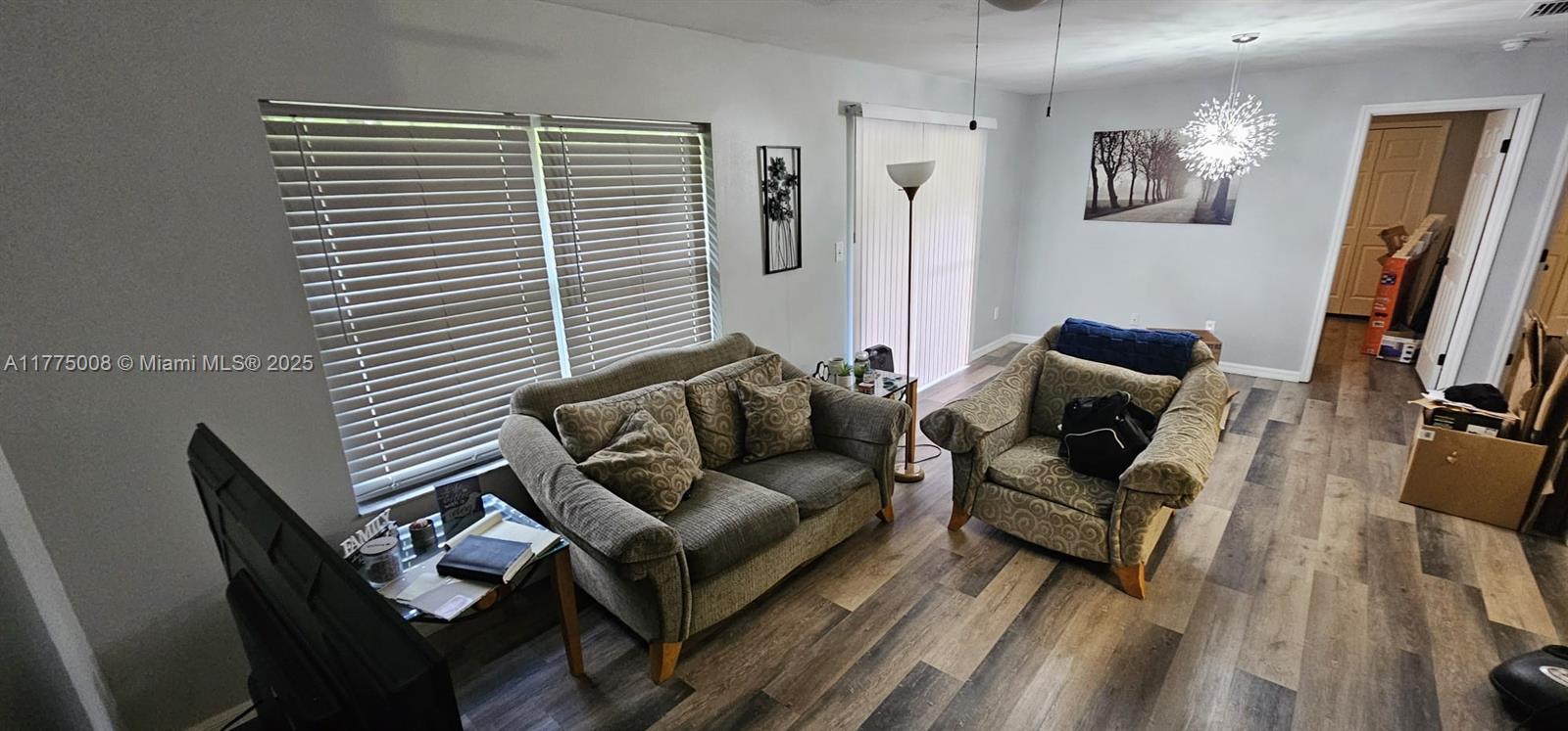 Ver detalles 1649 3 / 2 1139 sq. ft. $ 2026-01-22 0 foto