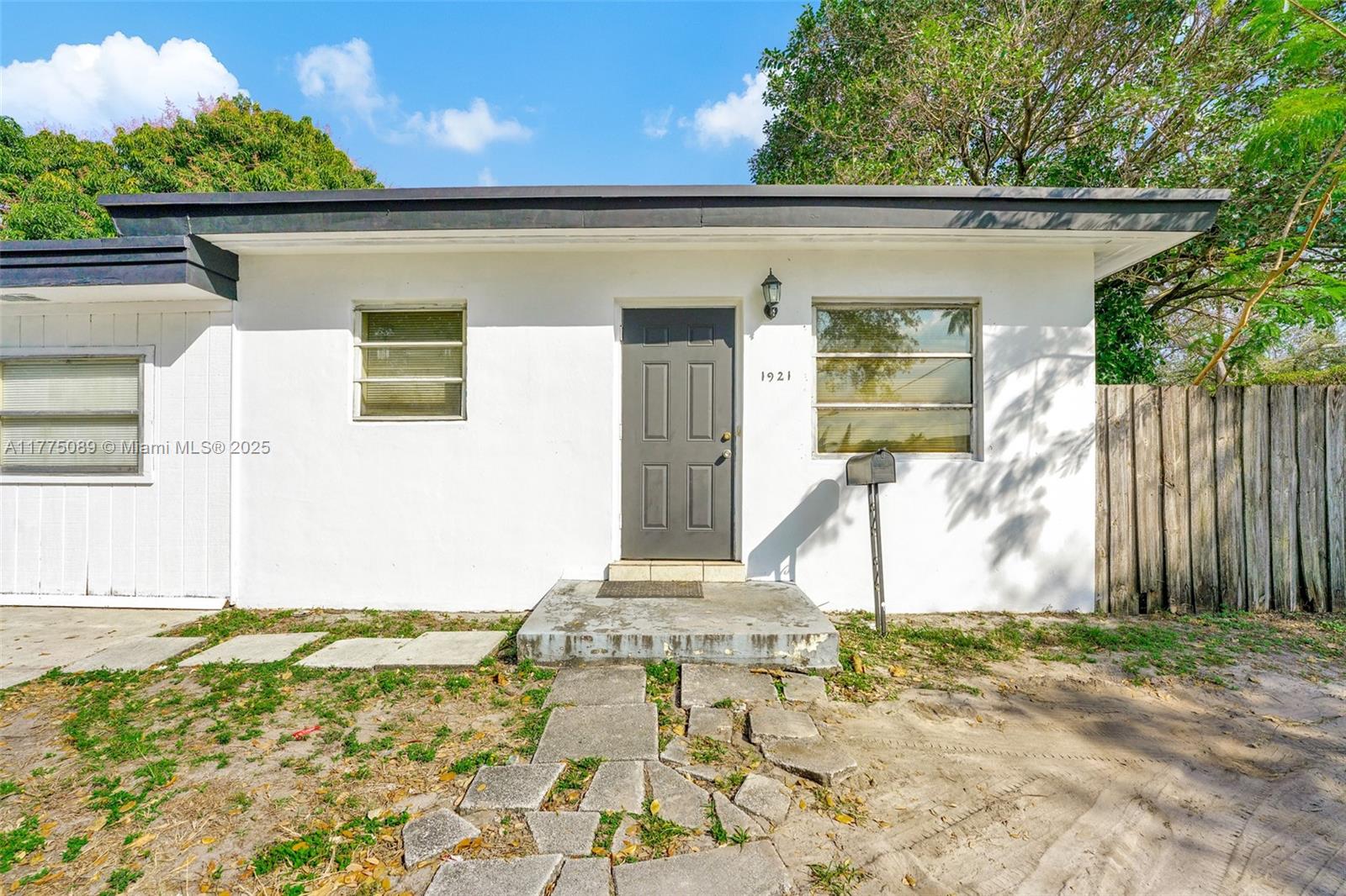   /  2063 sq. ft. $ 2025-04-01 0 Photo
