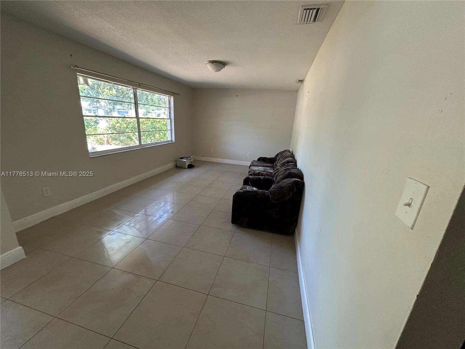 Ver detalles 1912 3 / 2 1562 sq. ft. $ 2025-09-25 0 foto