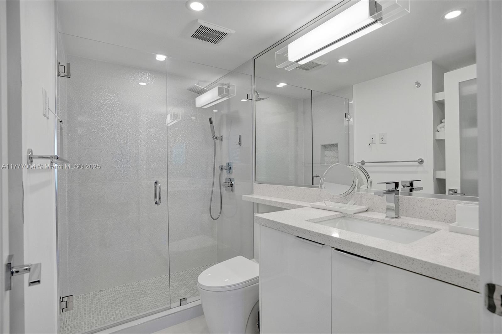 See details 802 1 / 2 991 sq. ft. $ 2025-04-03 0 Photo