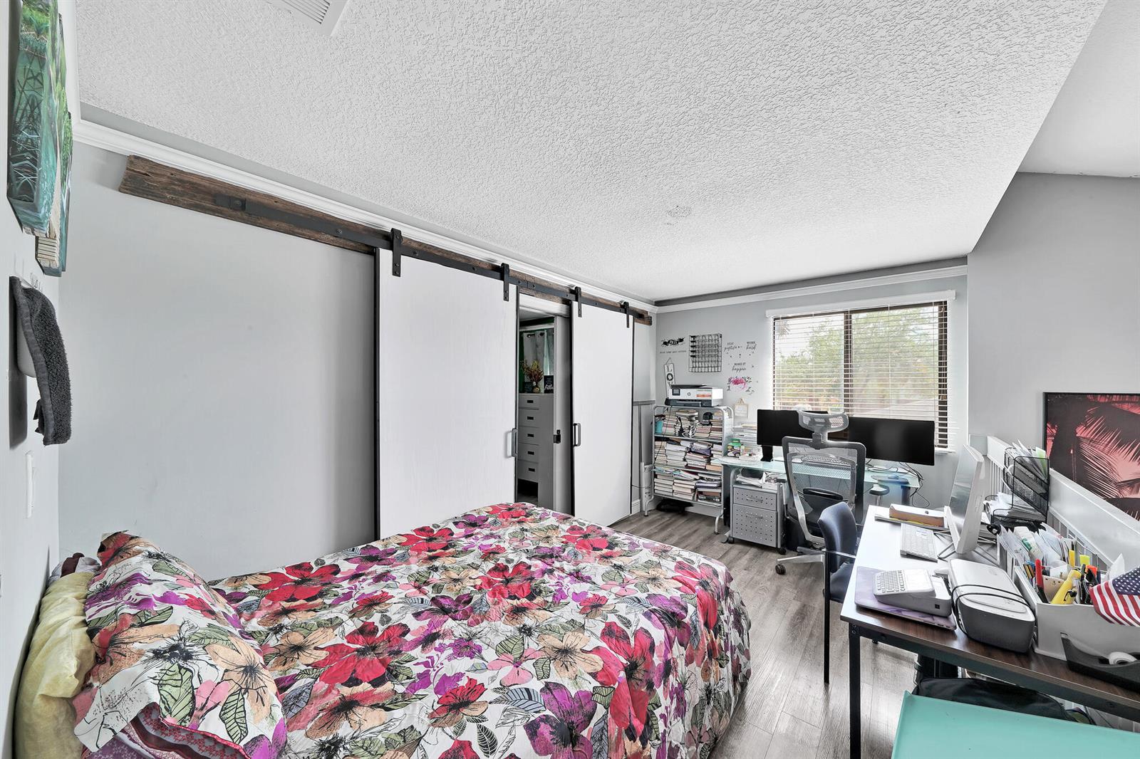 See details 3750 3 / 2006 sq. ft. $ 2026-04-09 0 Photo