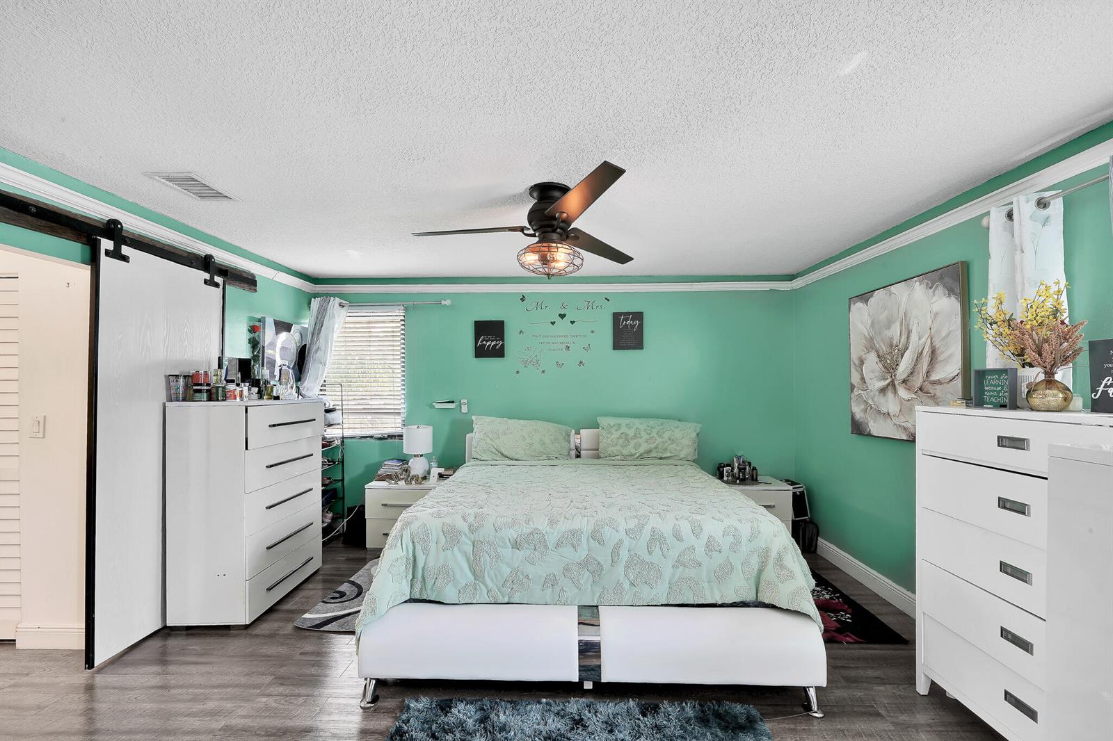 See details 3750 3 / 2006 sq. ft. $ 2026-04-09 0 Photo
