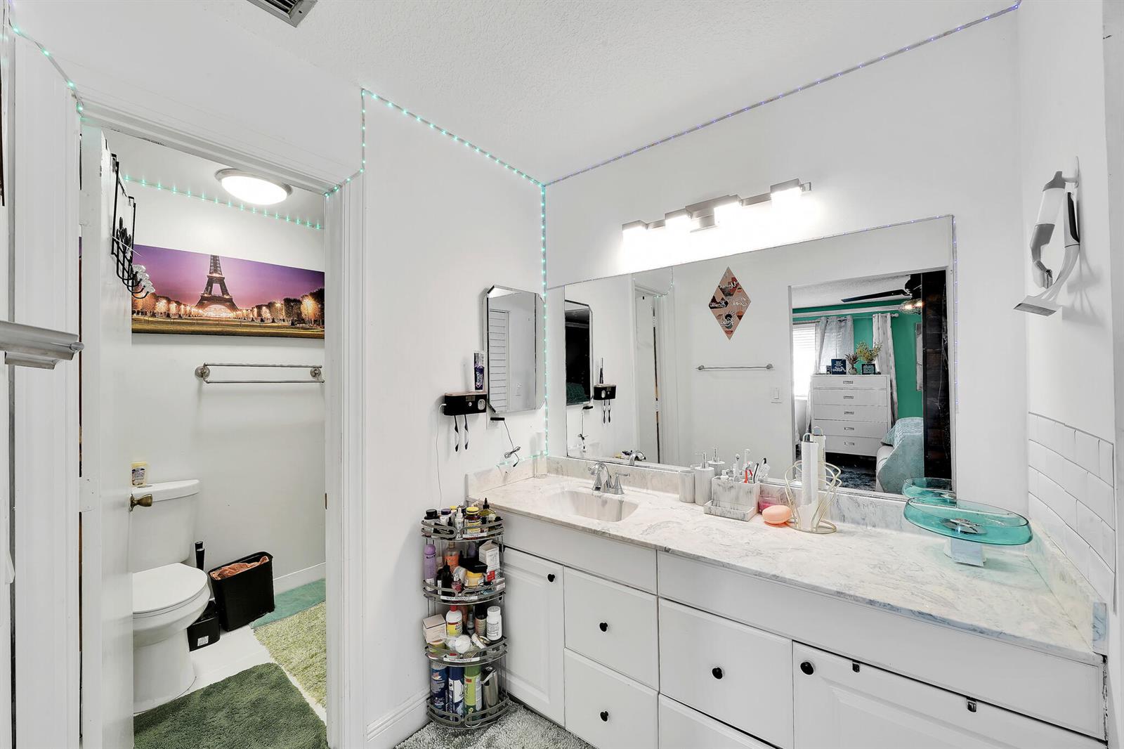 See details 3750 3 / 2006 sq. ft. $ 2026-04-09 0 Photo