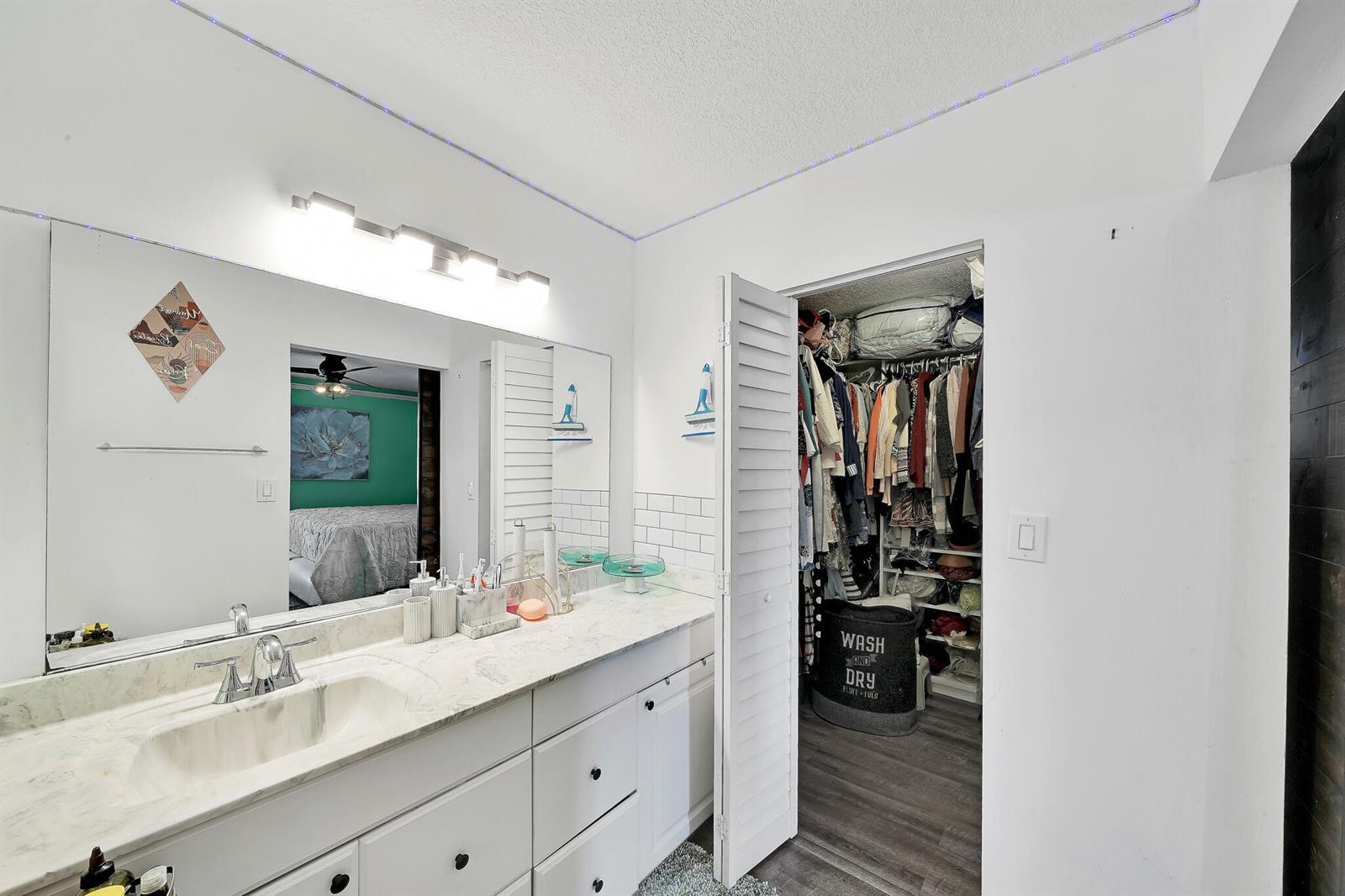 See details 3750 3 / 2006 sq. ft. $ 2026-04-09 0 Photo