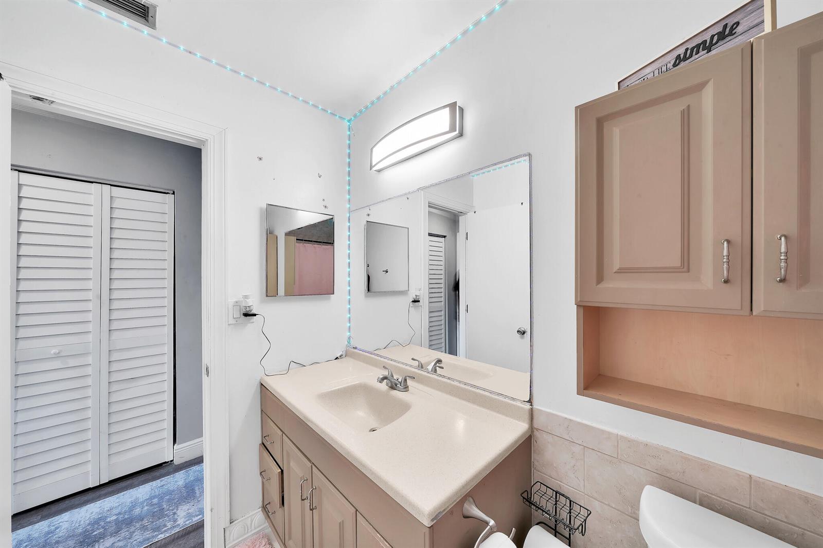 See details 3750 3 / 2006 sq. ft. $ 2026-04-09 0 Photo