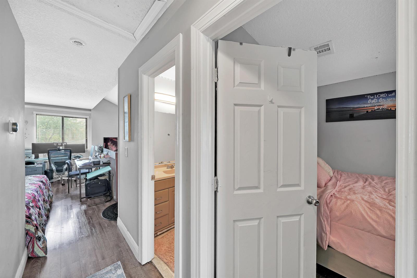 See details 3750 3 / 2006 sq. ft. $ 2026-04-09 0 Photo