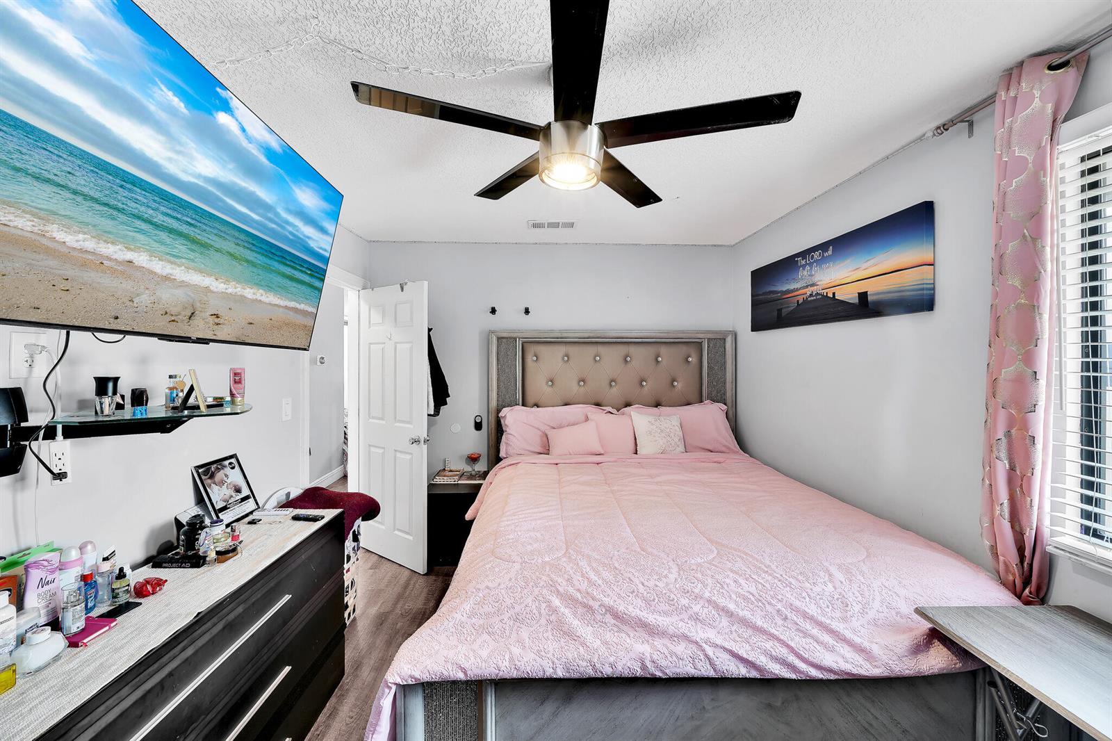 See details 3750 3 / 2006 sq. ft. $ 2026-04-09 0 Photo