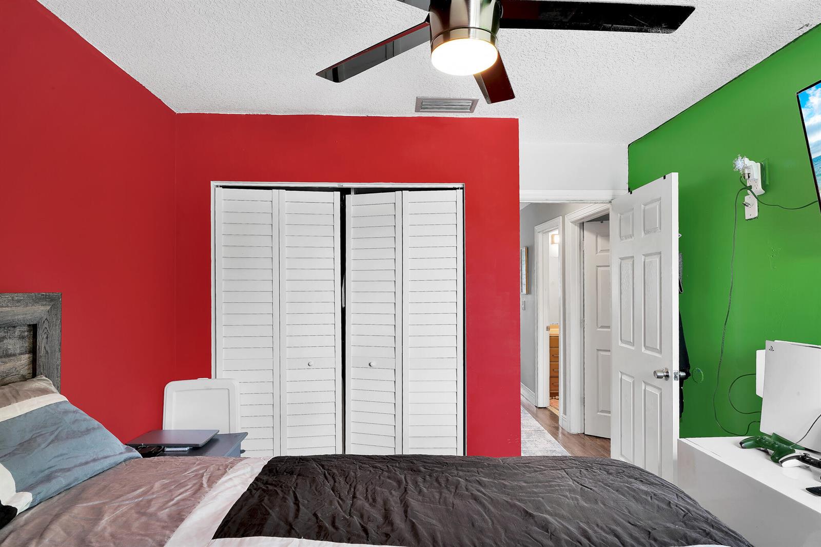 See details 3750 3 / 2006 sq. ft. $ 2026-04-09 0 Photo