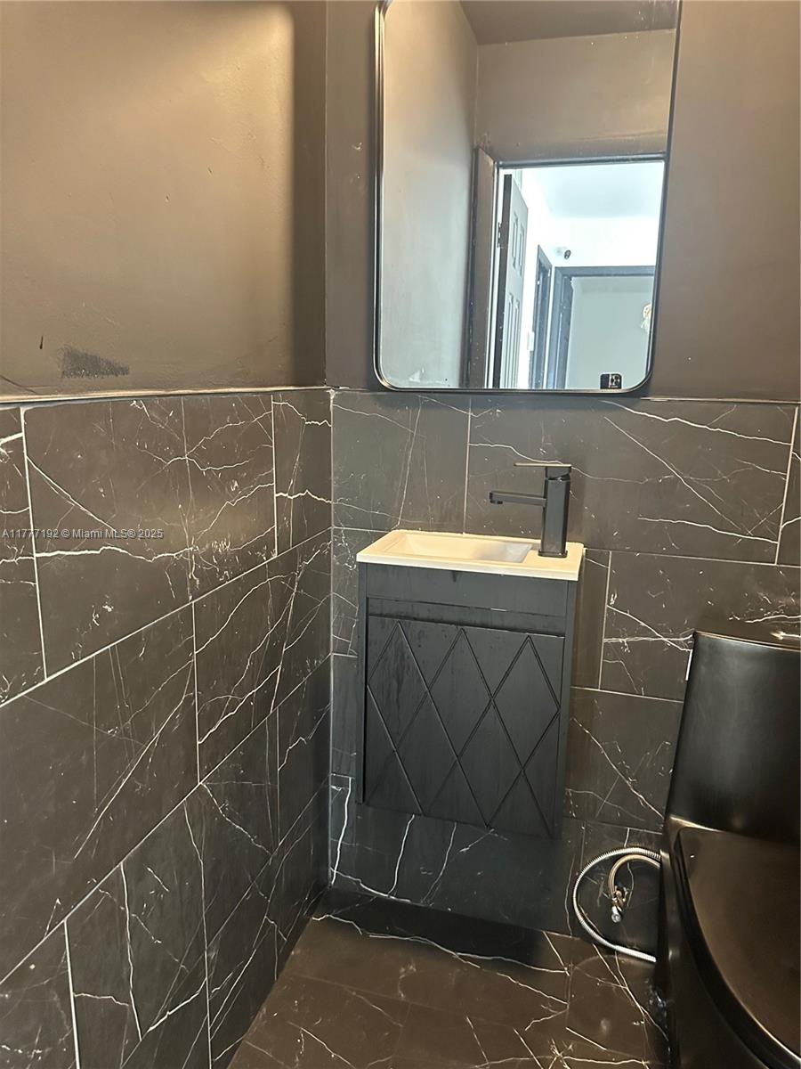 See details B / sq. ft. $ 2025-04-04 0 Photo