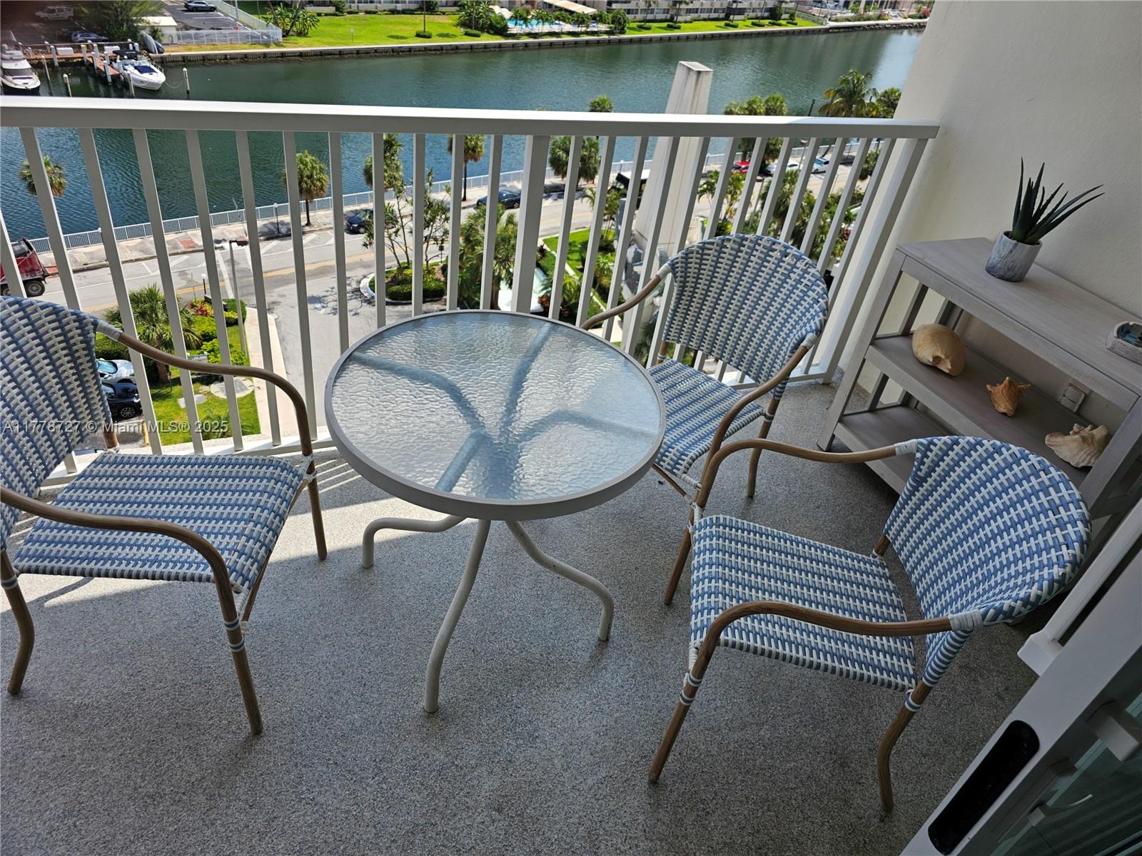 Ver detalles 905 2 / 2 1350 sq. ft. $ 2025-04-08 0 foto