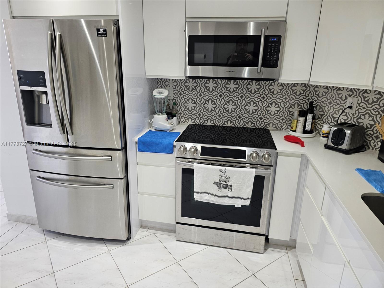 Ver detalles 905 2 / 2 1350 sq. ft. $ 2025-04-08 0 foto