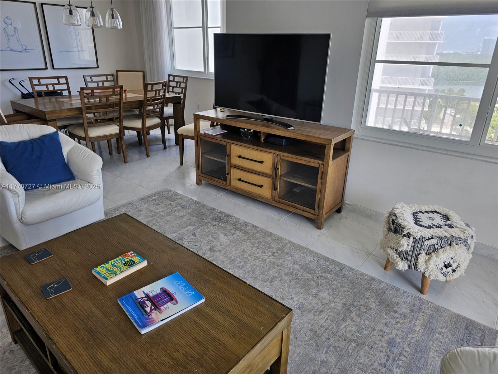 Ver detalles 905 2 / 2 1350 sq. ft. $ 2025-04-08 0 foto