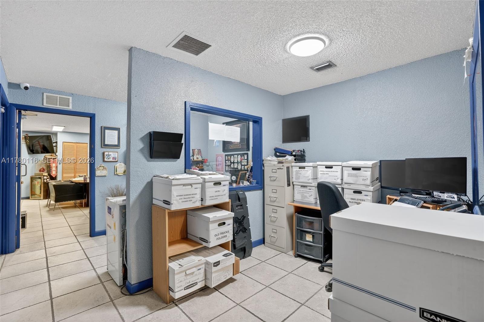 10  /   sq. ft. $ 2026-04-10 0 foto