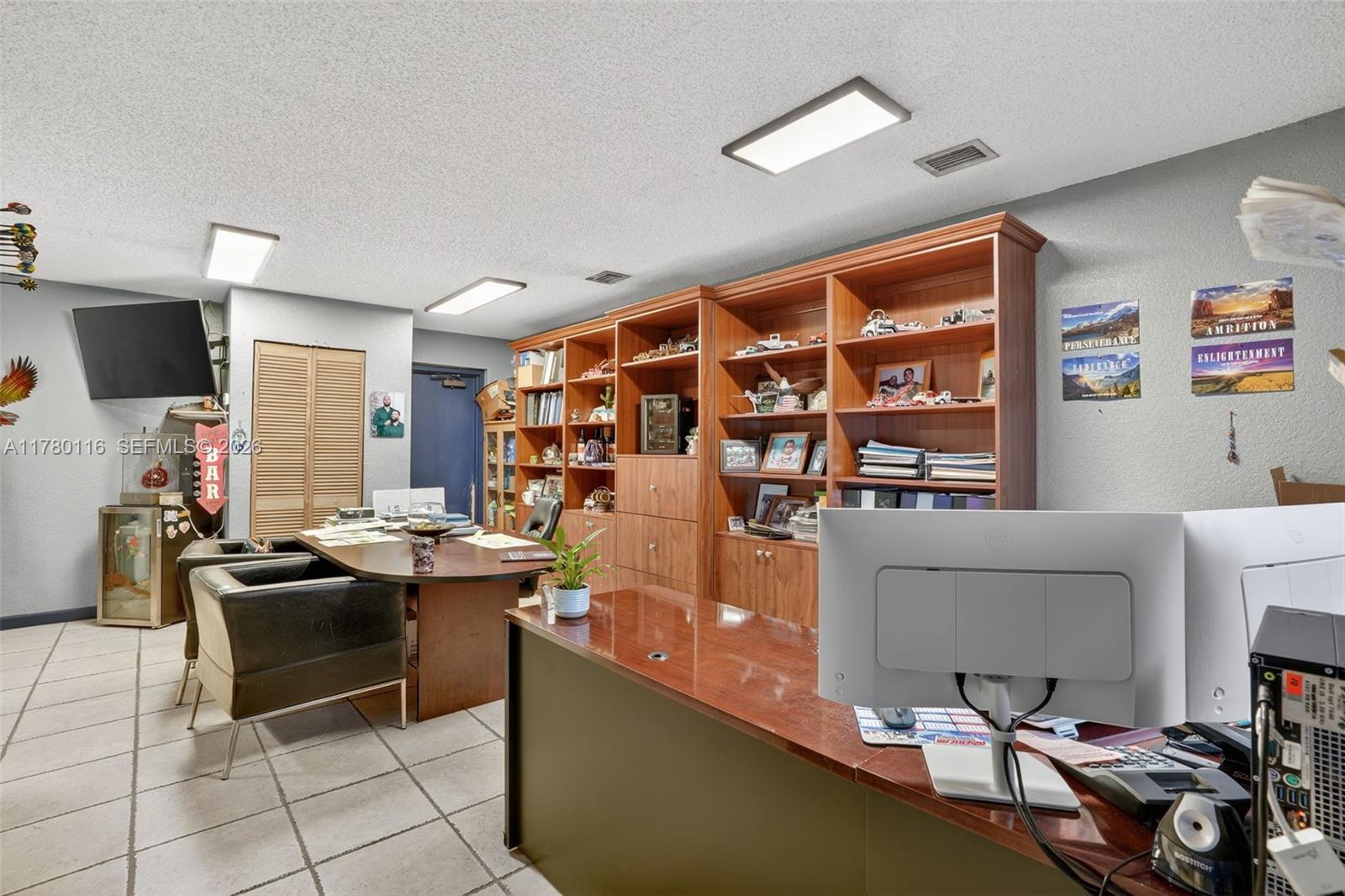 10  /   sq. ft. $ 2026-04-10 0 foto