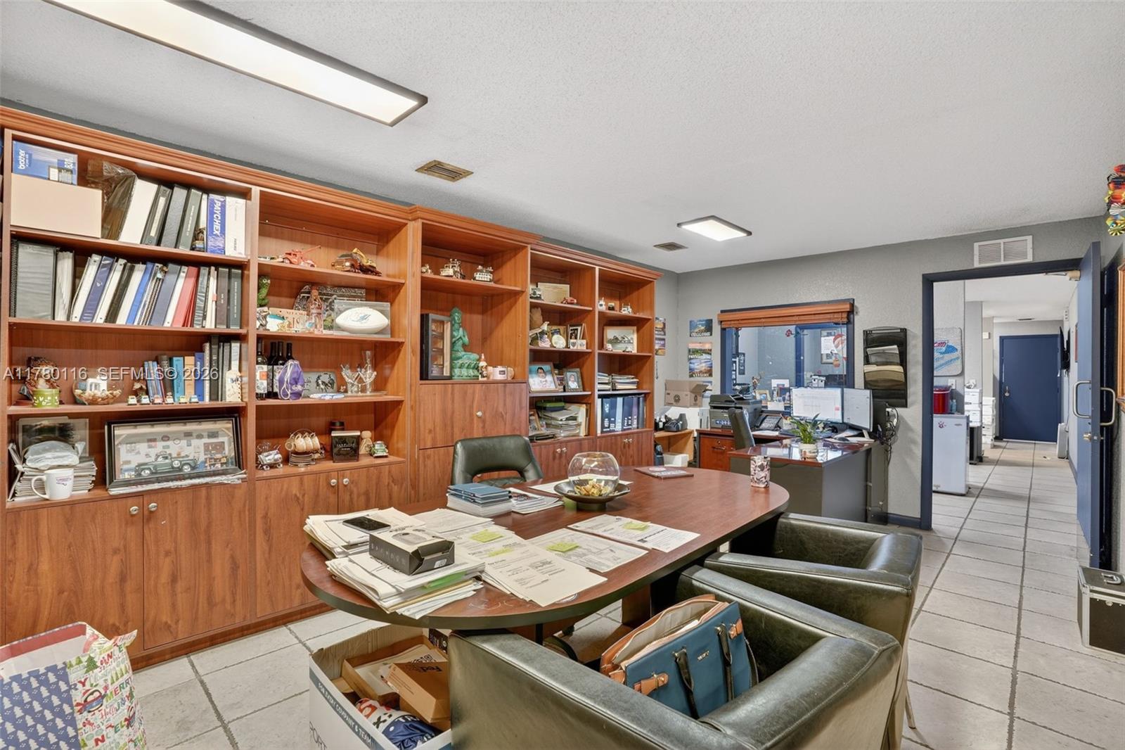 10  /   sq. ft. $ 2026-04-10 0 foto