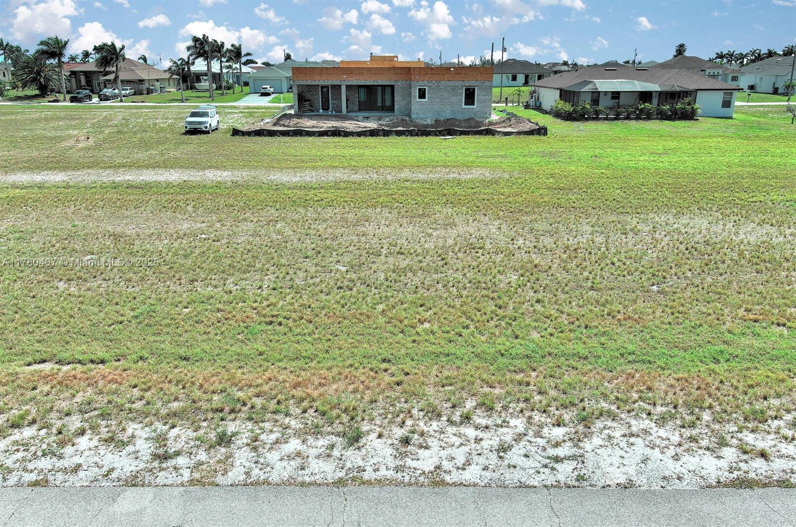   /   sq. ft. $ 2025-04-09 0 foto