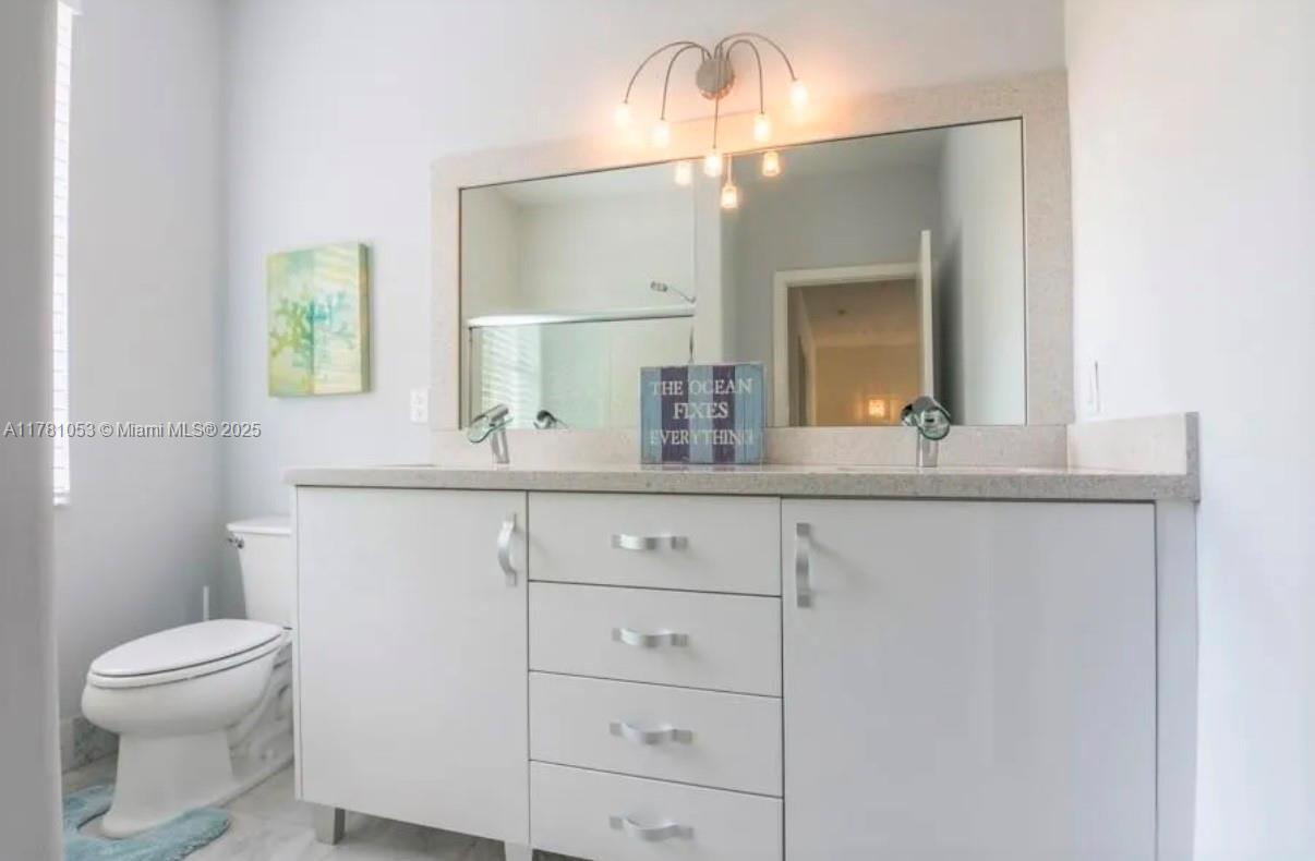 Photo of 1410 Sweetbay Way  (1410), Hollywood, Florida, 33019 - 2nd full bathroom