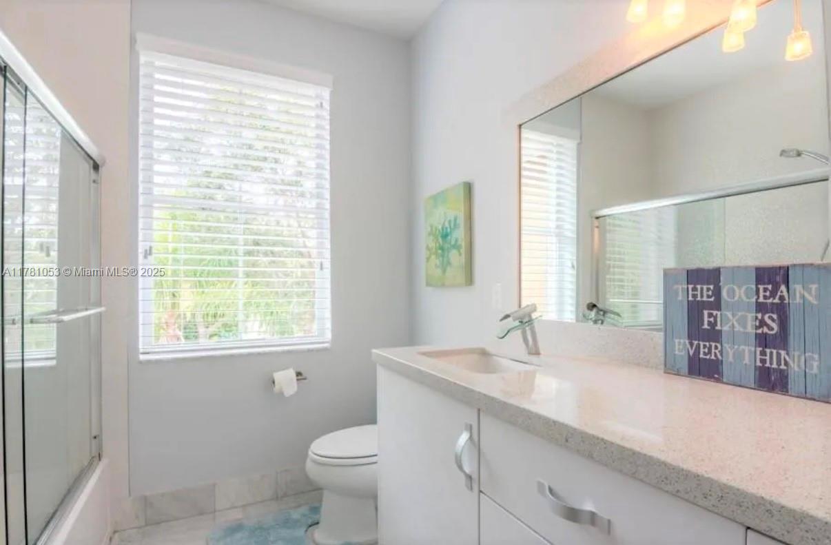 Photo of 1410 Sweetbay Way  (1410), Hollywood, Florida, 33019 - 2nd full bathroom