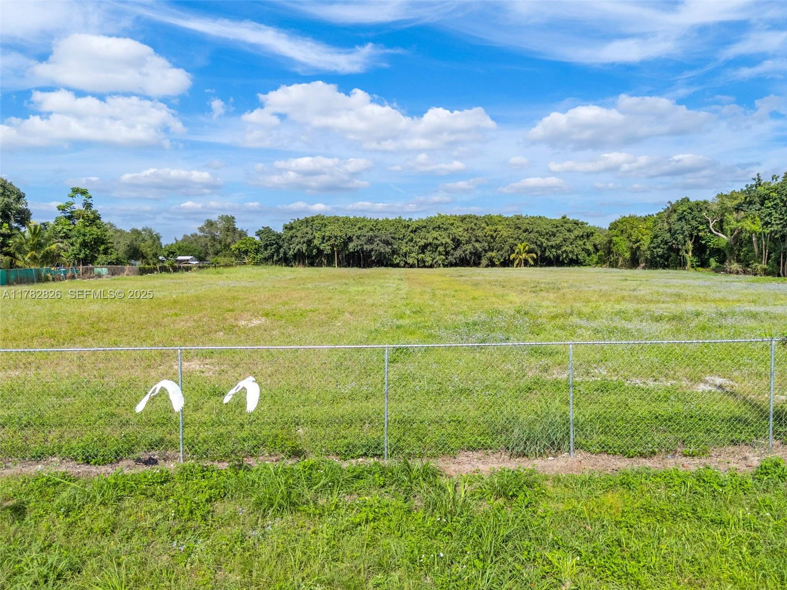   /   кв.футов $ 2025-09-08 0 Фото