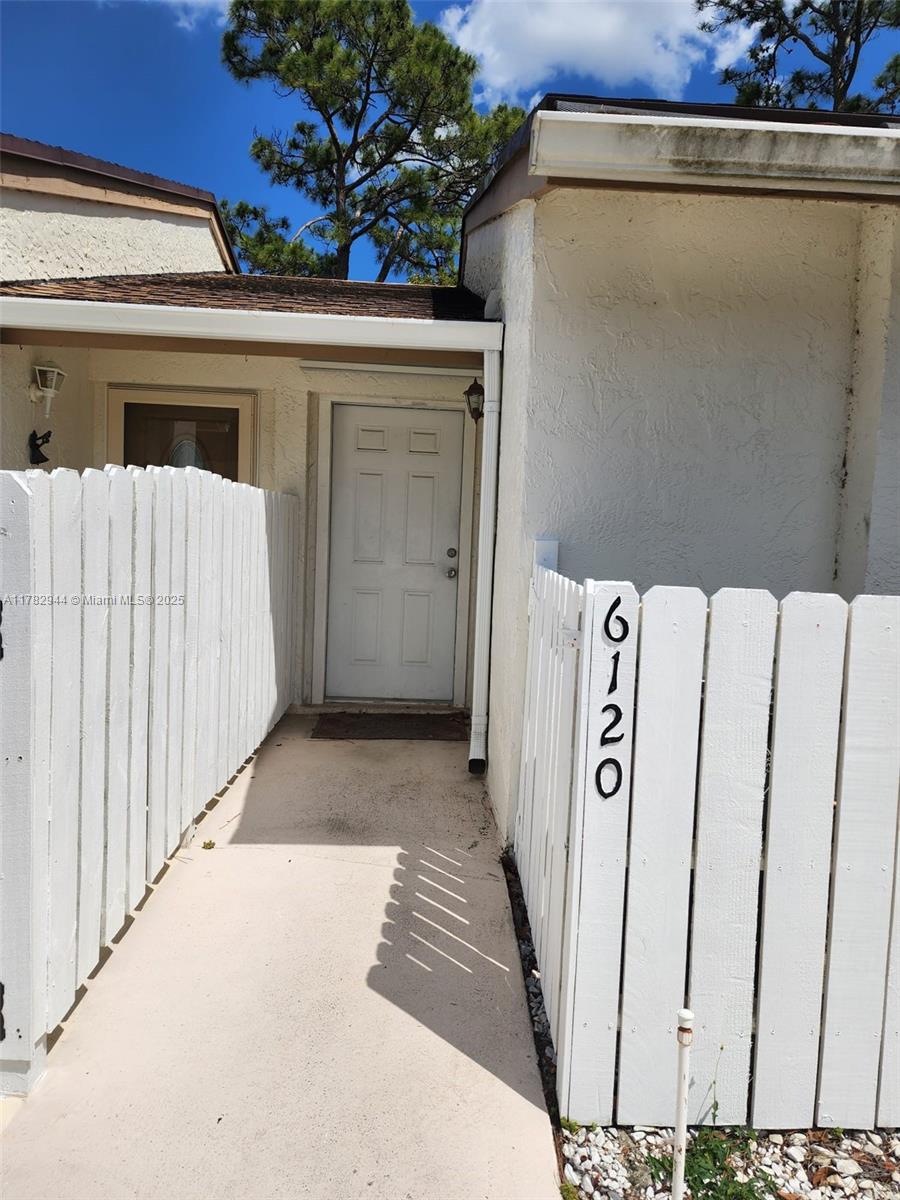 See details 6120 2 / 2 1047 sq. ft. $ 2025-10-14 0 Photo