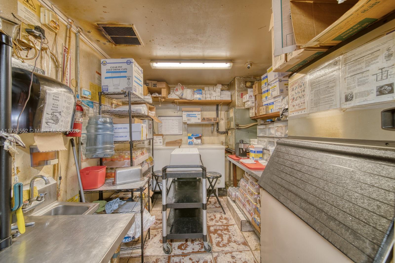   /   кв.футов $ 2026-02-02 0 Фото