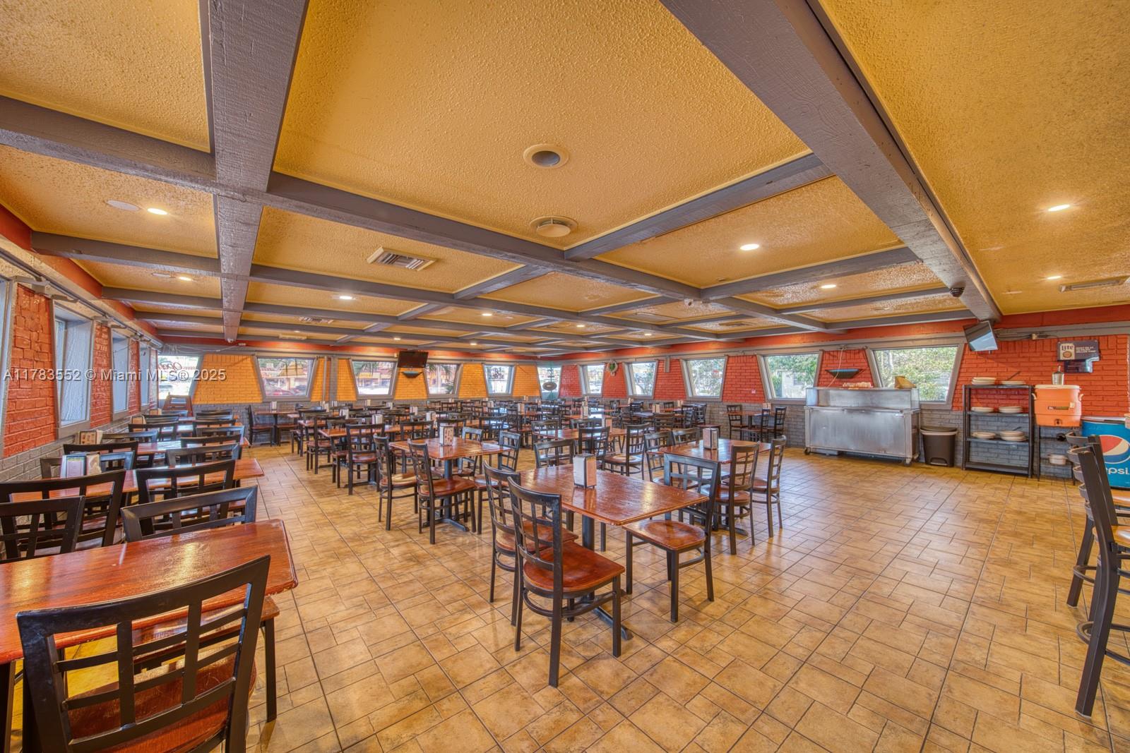   /   кв.футов $ 2026-02-02 0 Фото