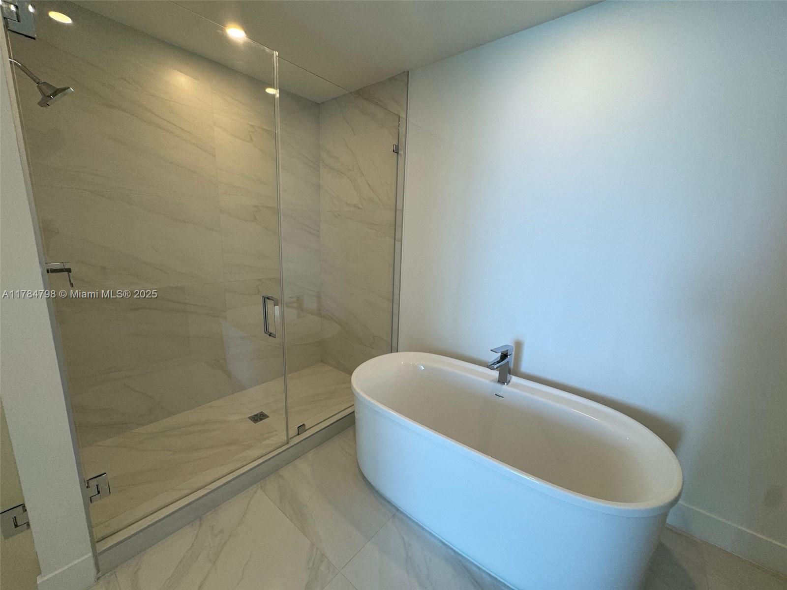 Подробнее 1005 2 / 3 1675 кв.футов $ 2025-12-03 0 Фото