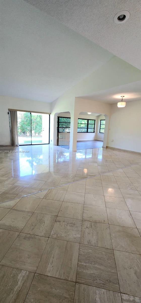See details 22310 3 / 2 1658 sq. ft. $ 2025-10-11 0 Photo