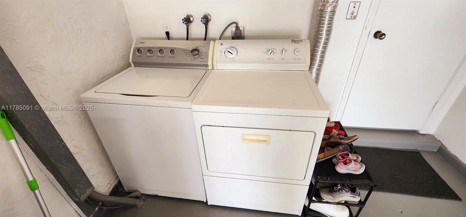 See details 22310 3 / 2 1658 sq. ft. $ 2025-10-11 0 Photo