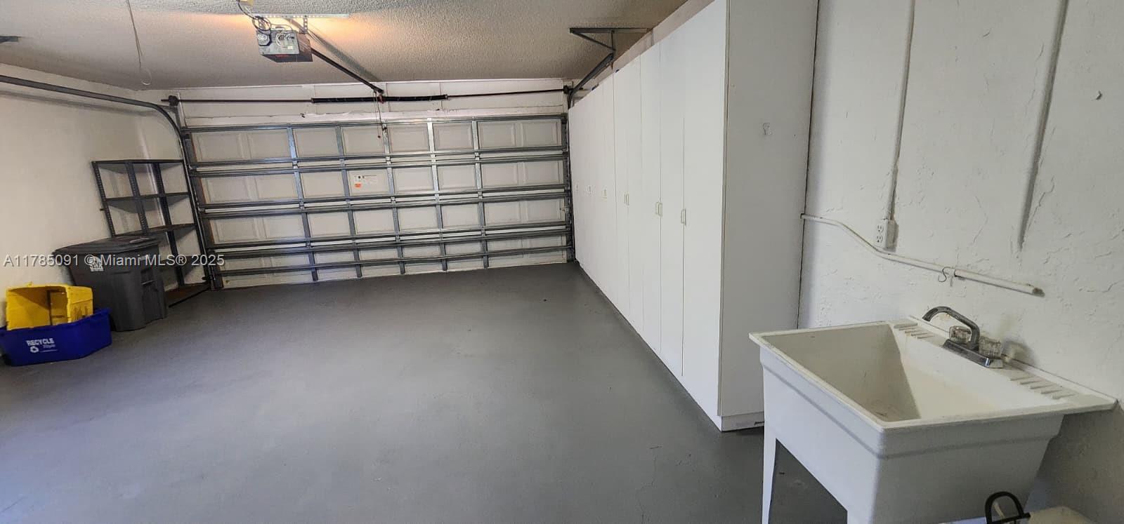 See details 22310 3 / 2 1658 sq. ft. $ 2025-10-11 0 Photo